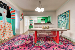 Color Pop Cottage - Half mile from Plaza district
